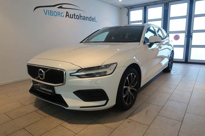 Hvid Volvo V60 fra 2020 set udefra