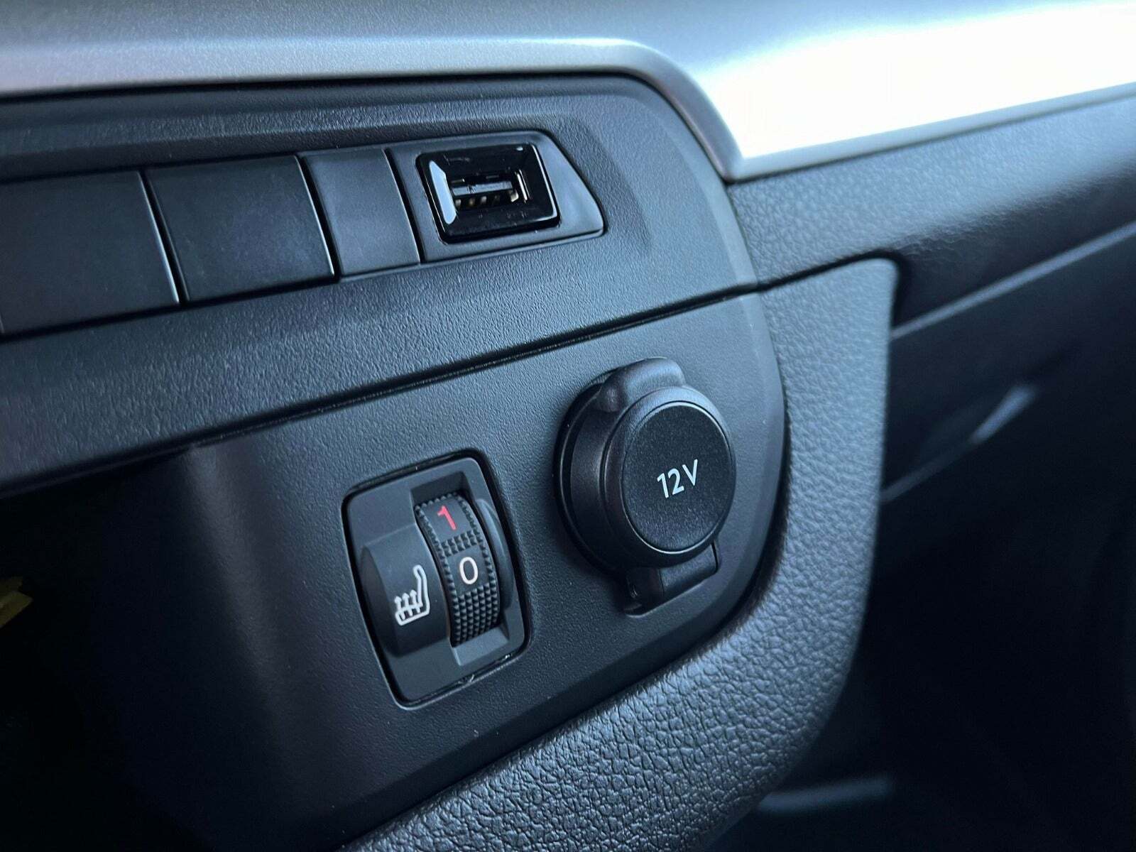 Hvid Opel Vivaro-e fra 2024