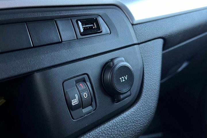 Hvid Opel Vivaro-e fra 2024