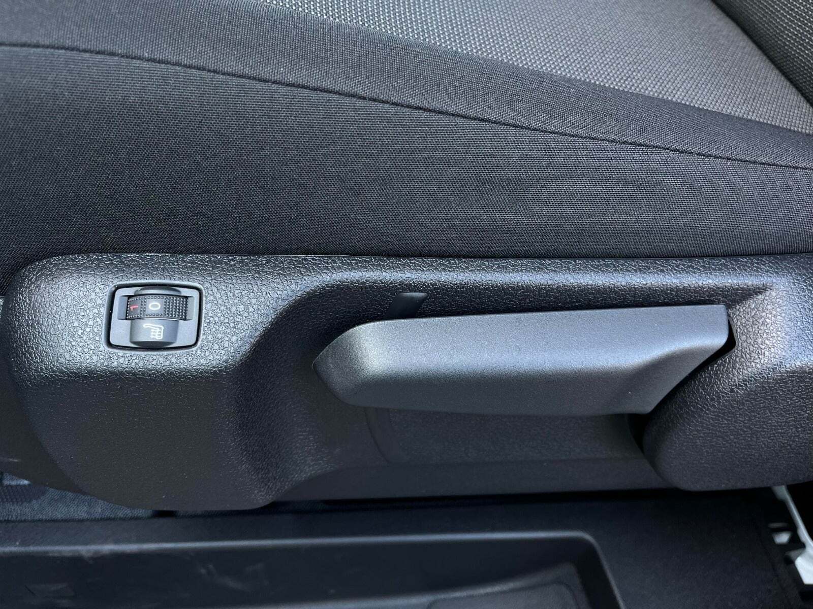Hvid Opel Vivaro-e fra 2024