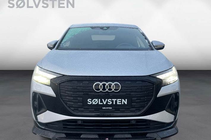 Sølv Audi Q4 e-tron fra 2023