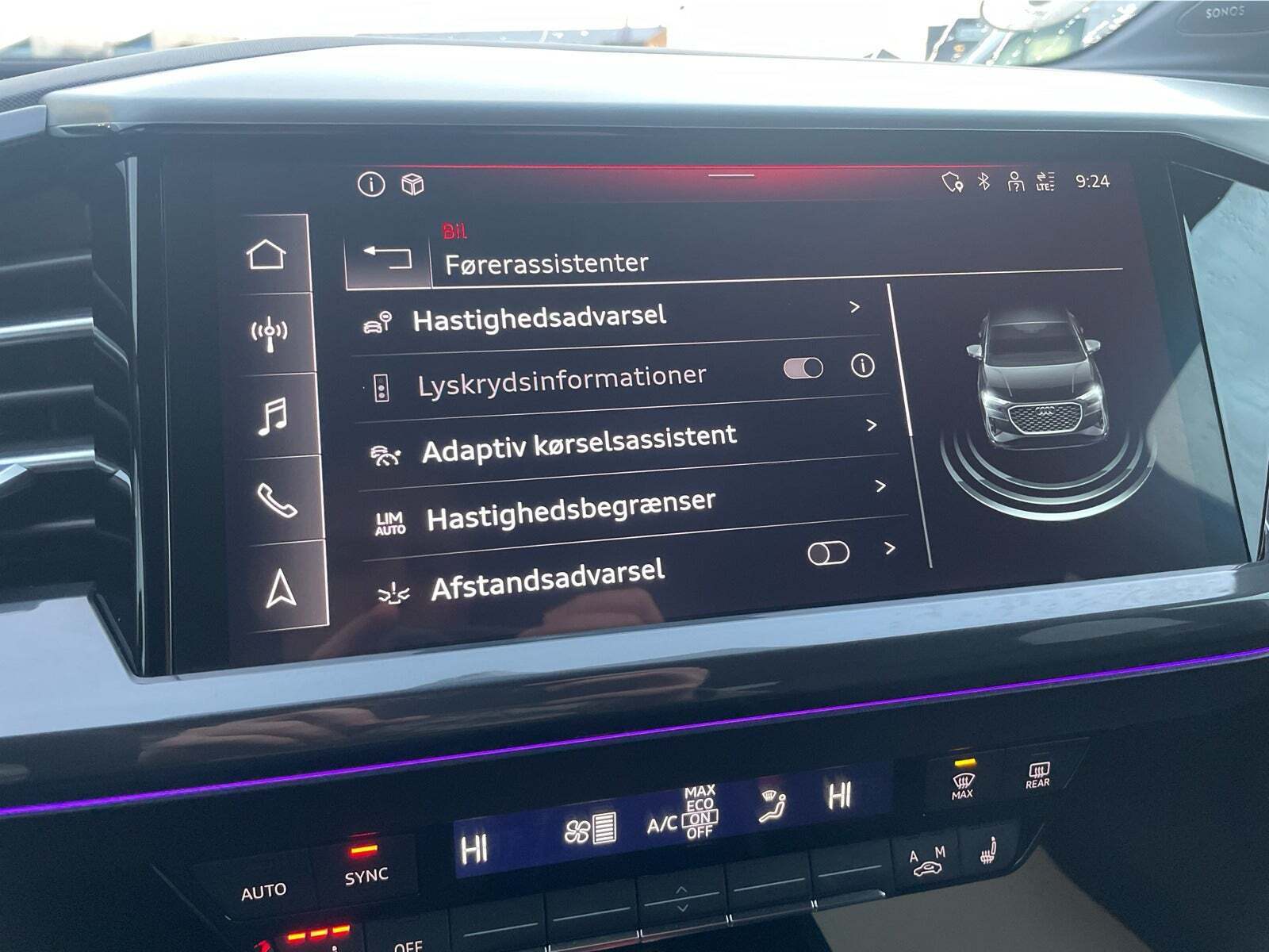 Sølv Audi Q4 e-tron fra 2023