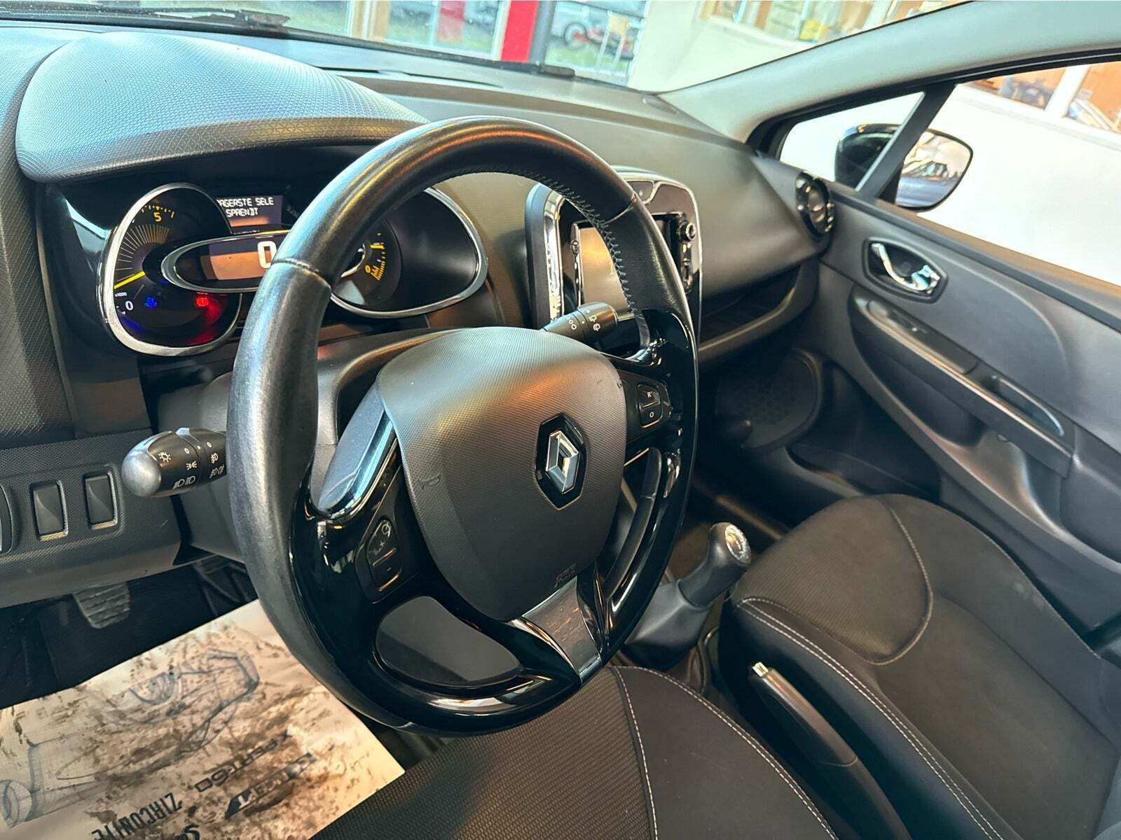 Sort Renault Clio IV fra 2013