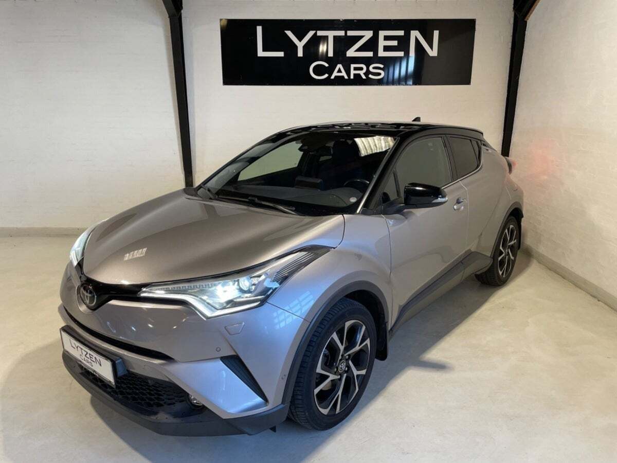 Sølv Toyota C-HR fra 2017 set udefra