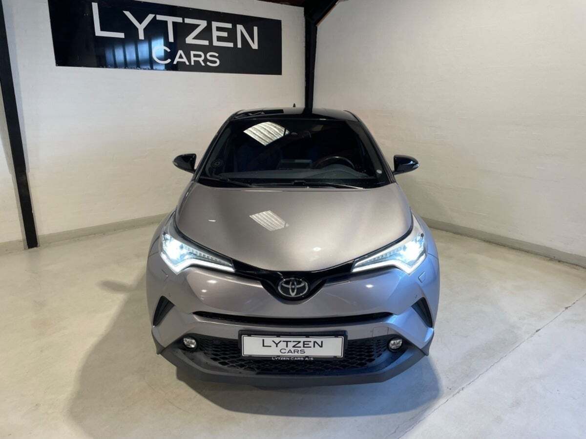 Sølv Toyota C-HR fra 2017