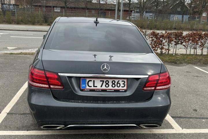 Grå Mercedes E-Klasse fra 2013