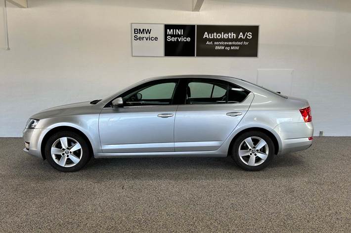 Sølv Skoda Octavia fra 2016