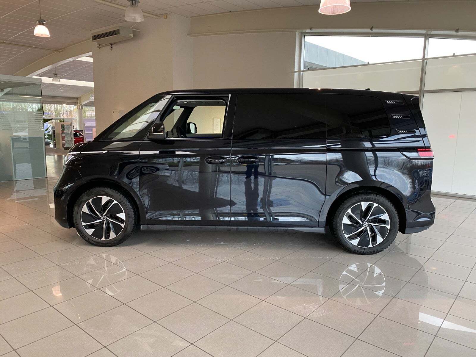 Sort VW ID.Buzz fra 2023