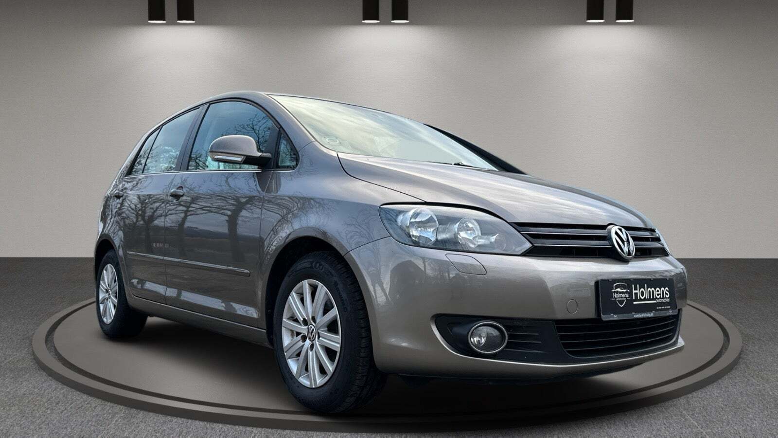 Grå VW Golf Plus fra 2013