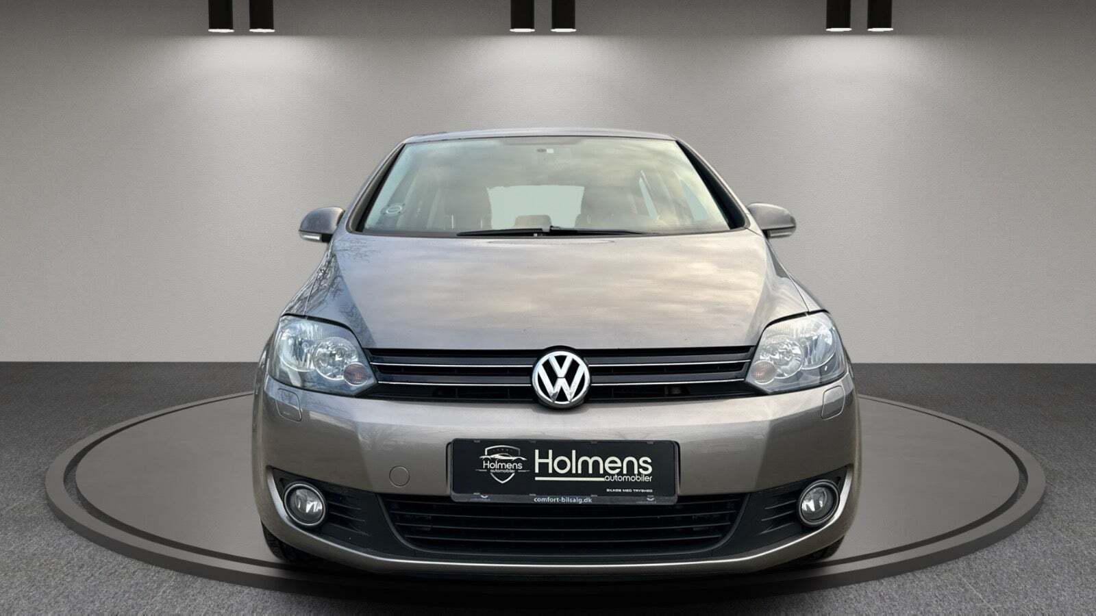 Grå VW Golf Plus fra 2013