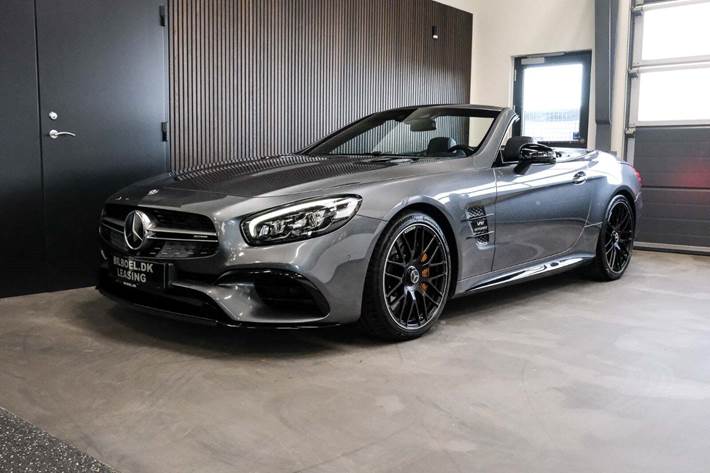 Grå Mercedes SL63 fra 2018 set udefra