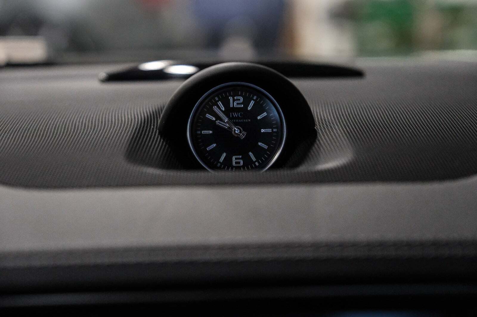 Grå Mercedes SL63 fra 2018