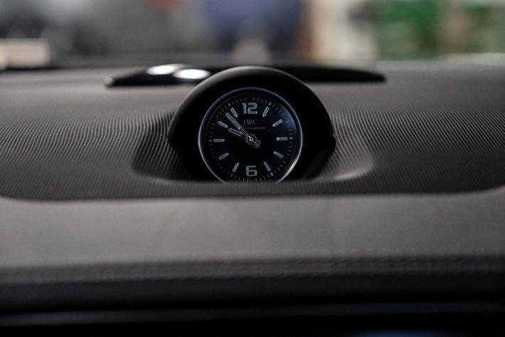 Grå Mercedes SL63 fra 2018