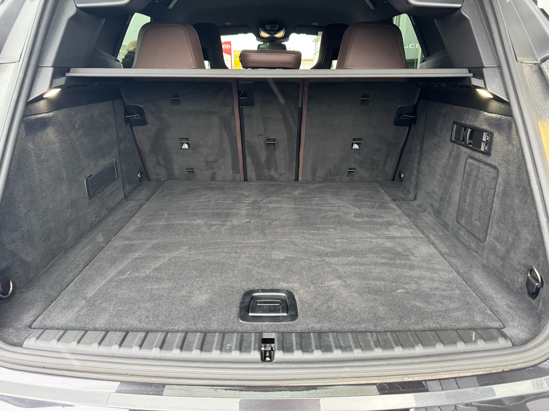 Grå BMW iX fra 2022