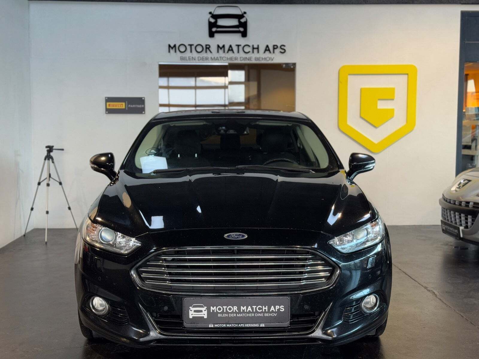 Sort Ford Mondeo fra 2015