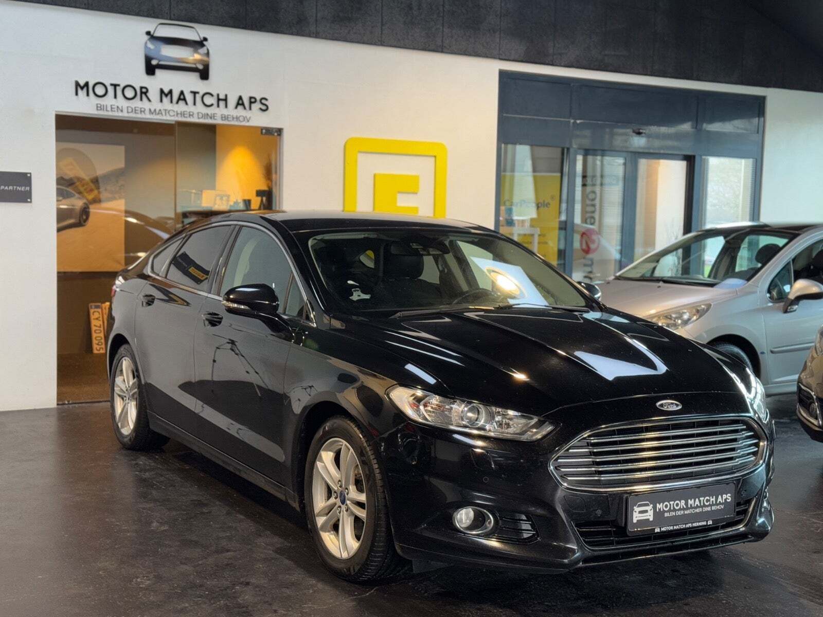 Sort Ford Mondeo fra 2015