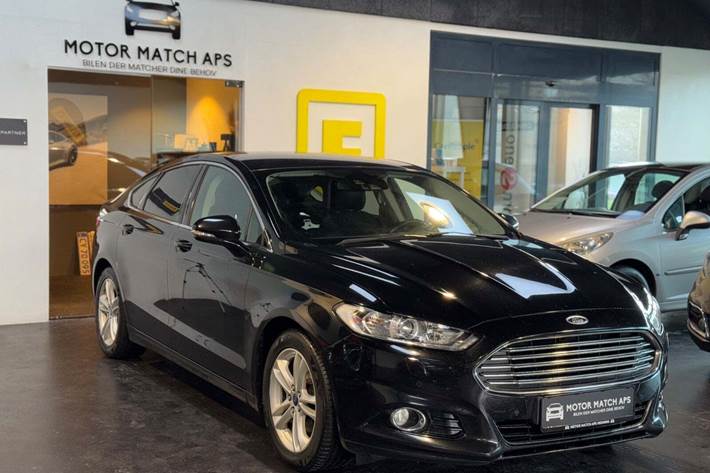 Sort Ford Mondeo fra 2015