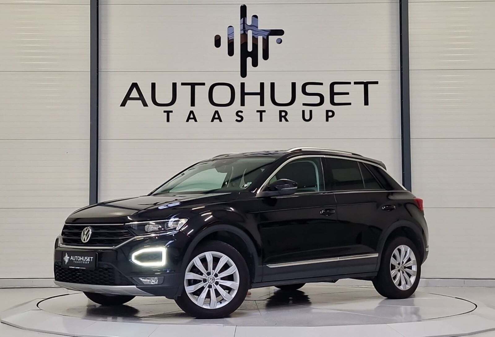 Sort VW T-Roc fra 2018 set udefra