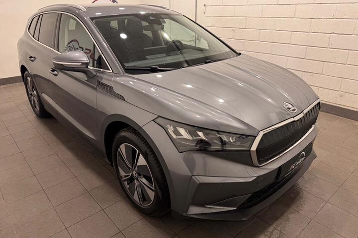 Grå Skoda Enyaq fra 2022