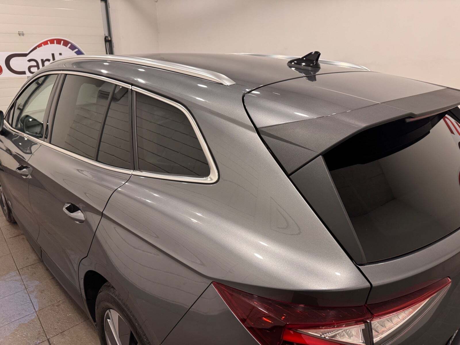 Grå Skoda Enyaq fra 2022