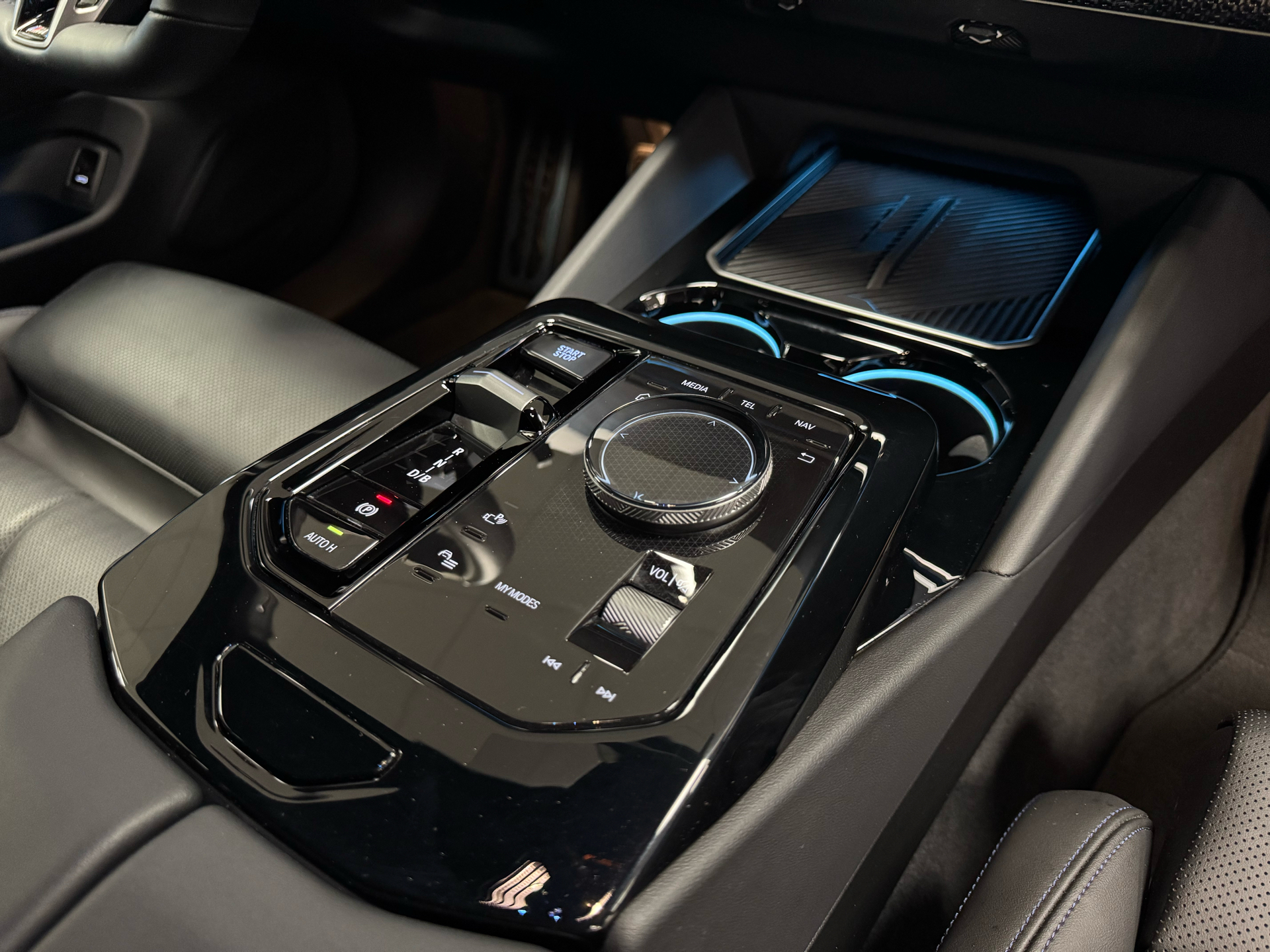 Grå BMW i5 fra 2023