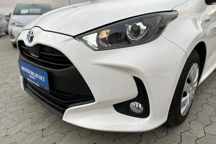 Hvid Toyota Yaris fra 2021