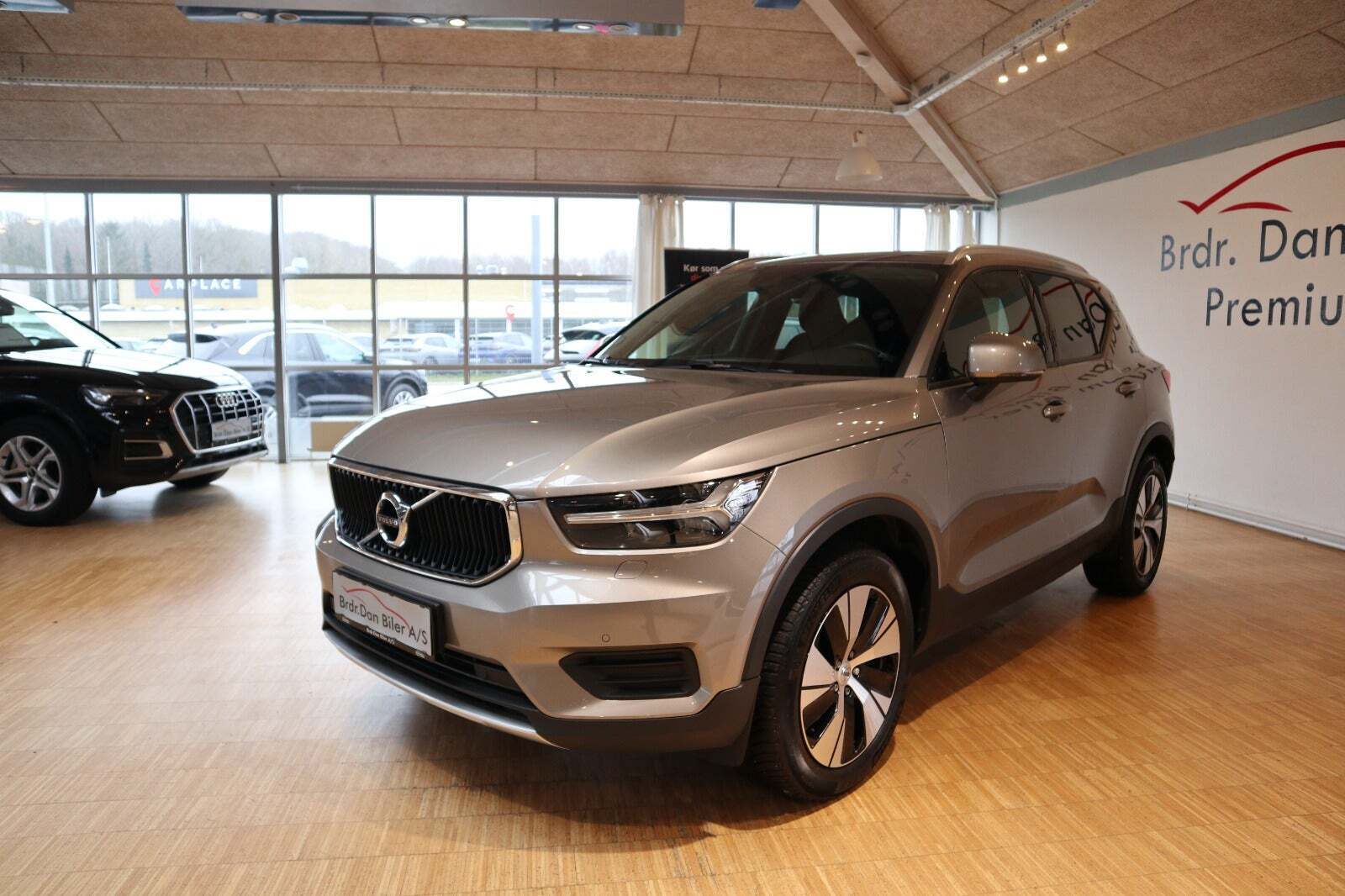 Orange Volvo XC40 fra 2020