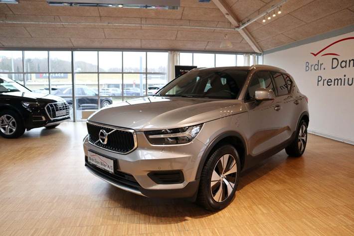 Orange Volvo XC40 fra 2020
