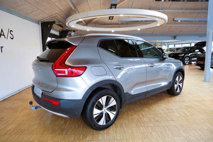 Orange Volvo XC40 fra 2020