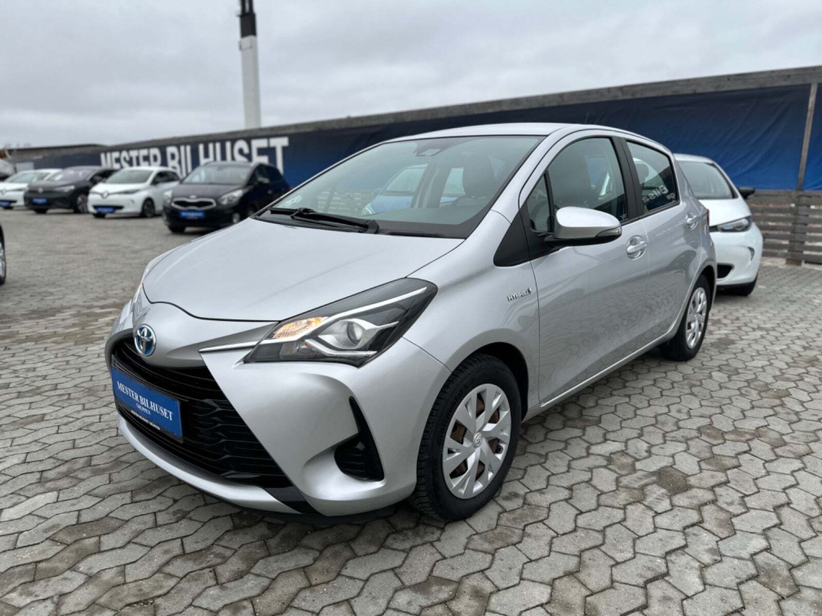 Sølv Toyota Yaris fra 2019