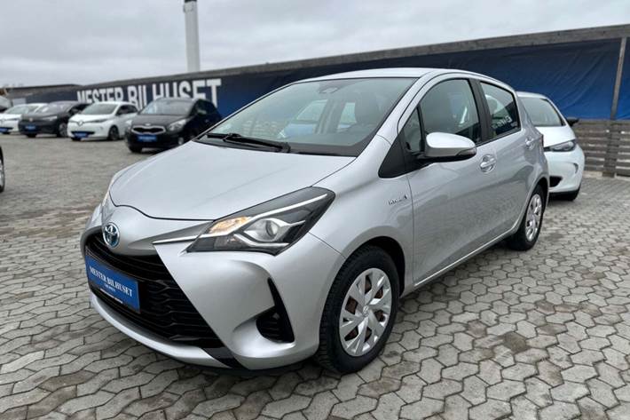 Sølv Toyota Yaris fra 2019