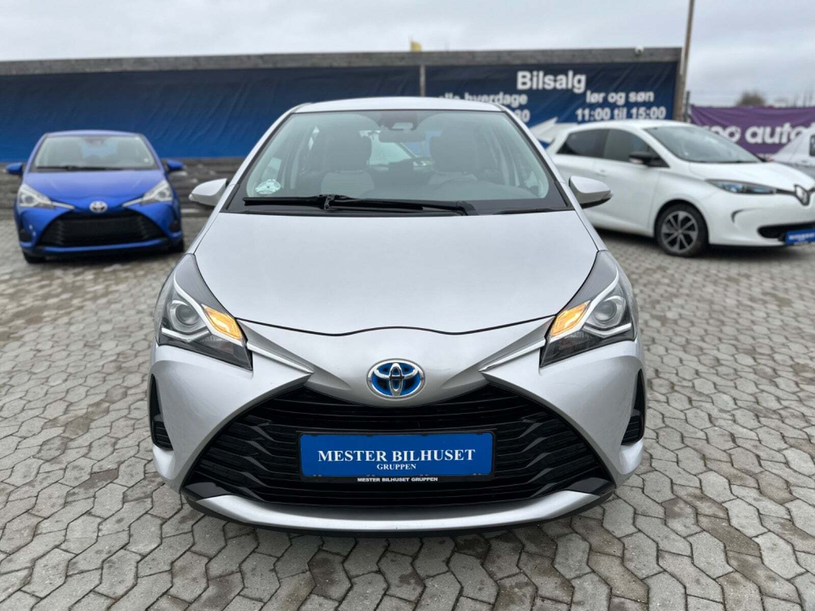 Sølv Toyota Yaris fra 2019