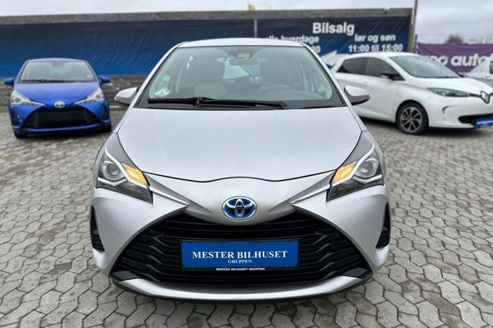 Sølv Toyota Yaris fra 2019