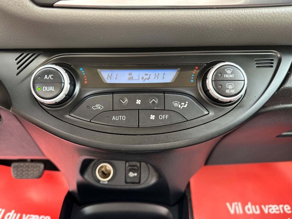 Sølv Toyota Yaris fra 2019