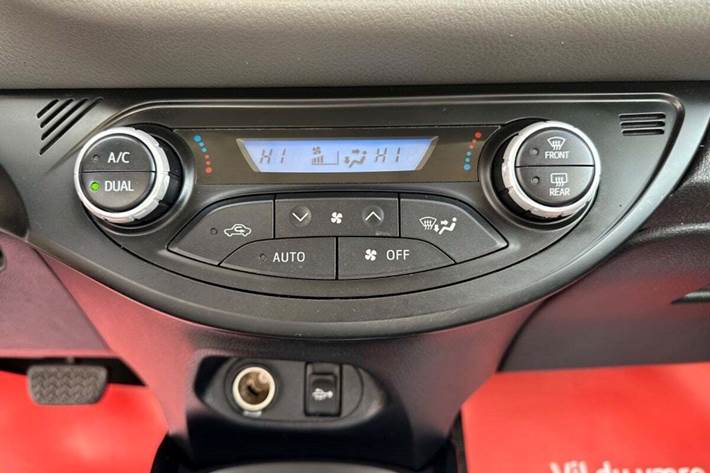 Sølv Toyota Yaris fra 2019