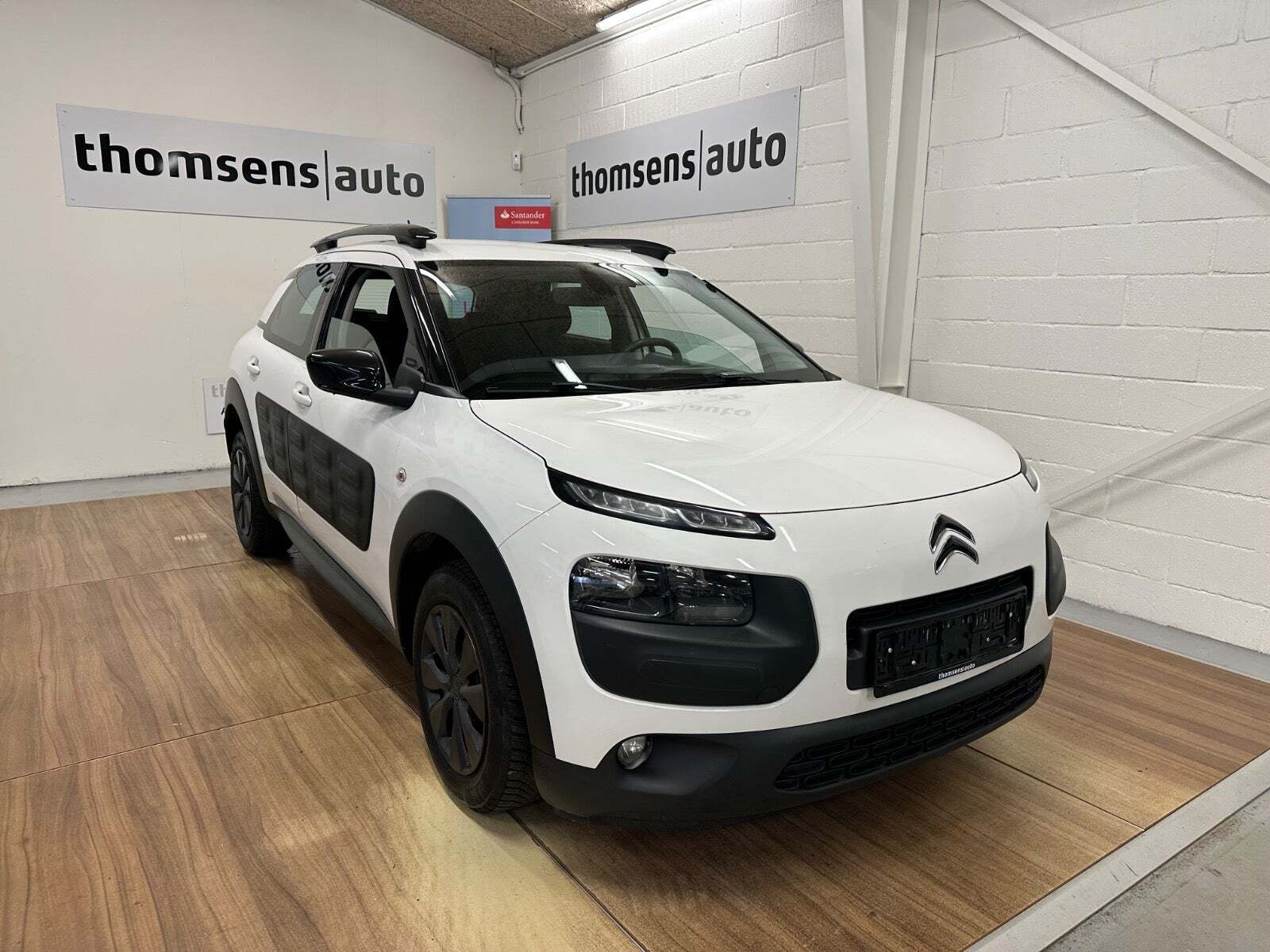 Hvid Citroën C4 Cactus fra 2017 set udefra