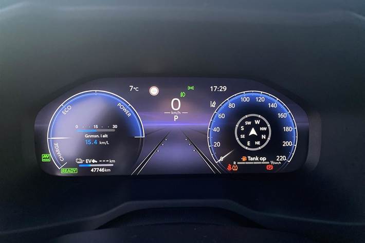 Hvid Toyota RAV4 Plug-in fra 2023