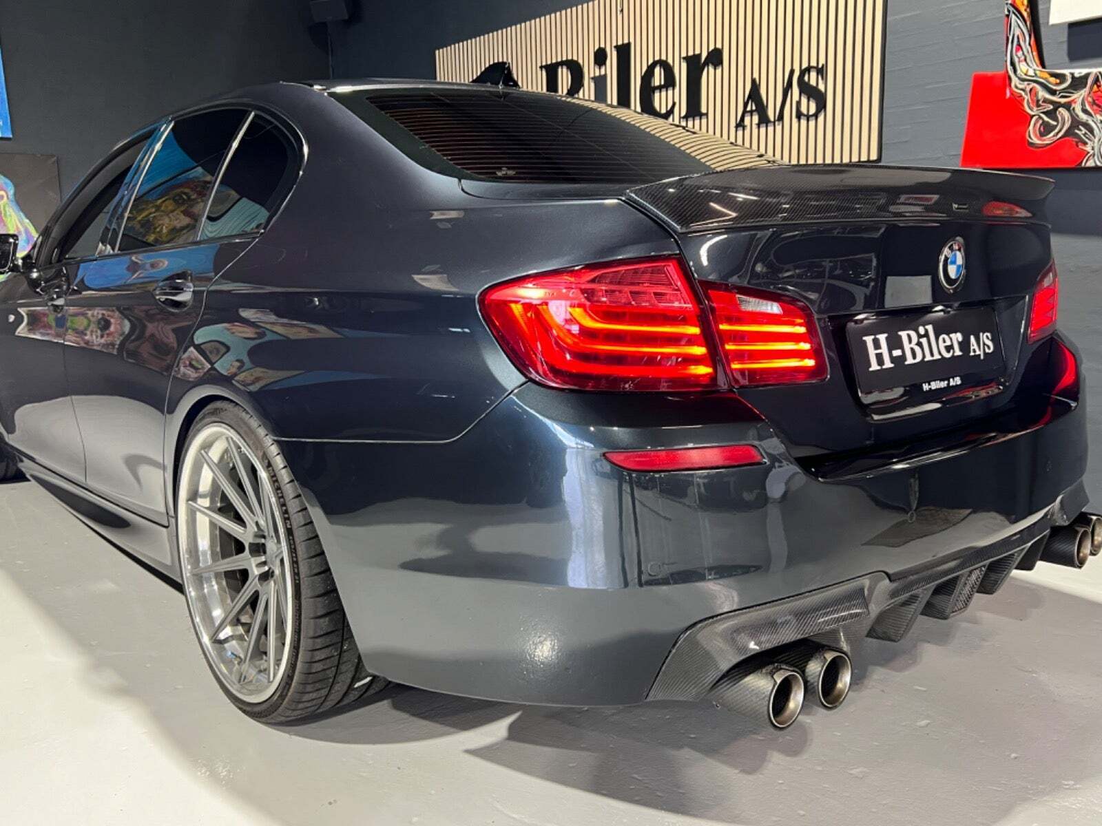 Grå BMW M5 fra 2012