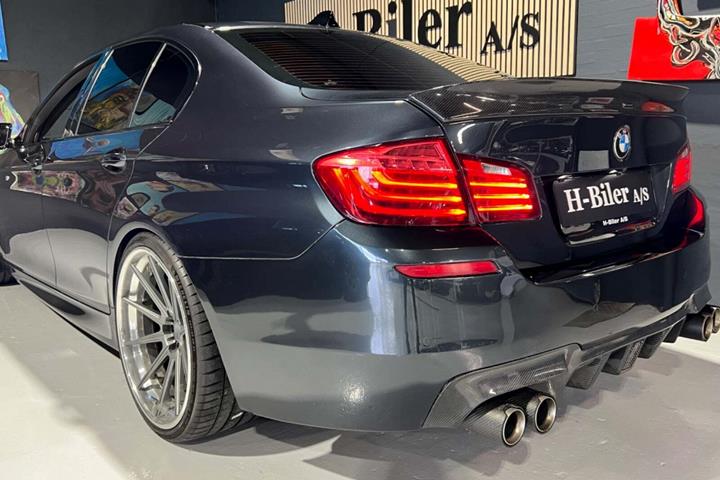 Grå BMW M5 fra 2012