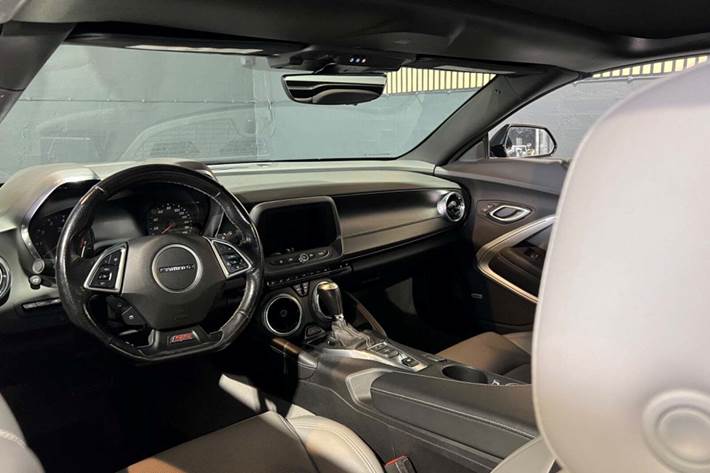 Grå Chevrolet Camaro fra 2019