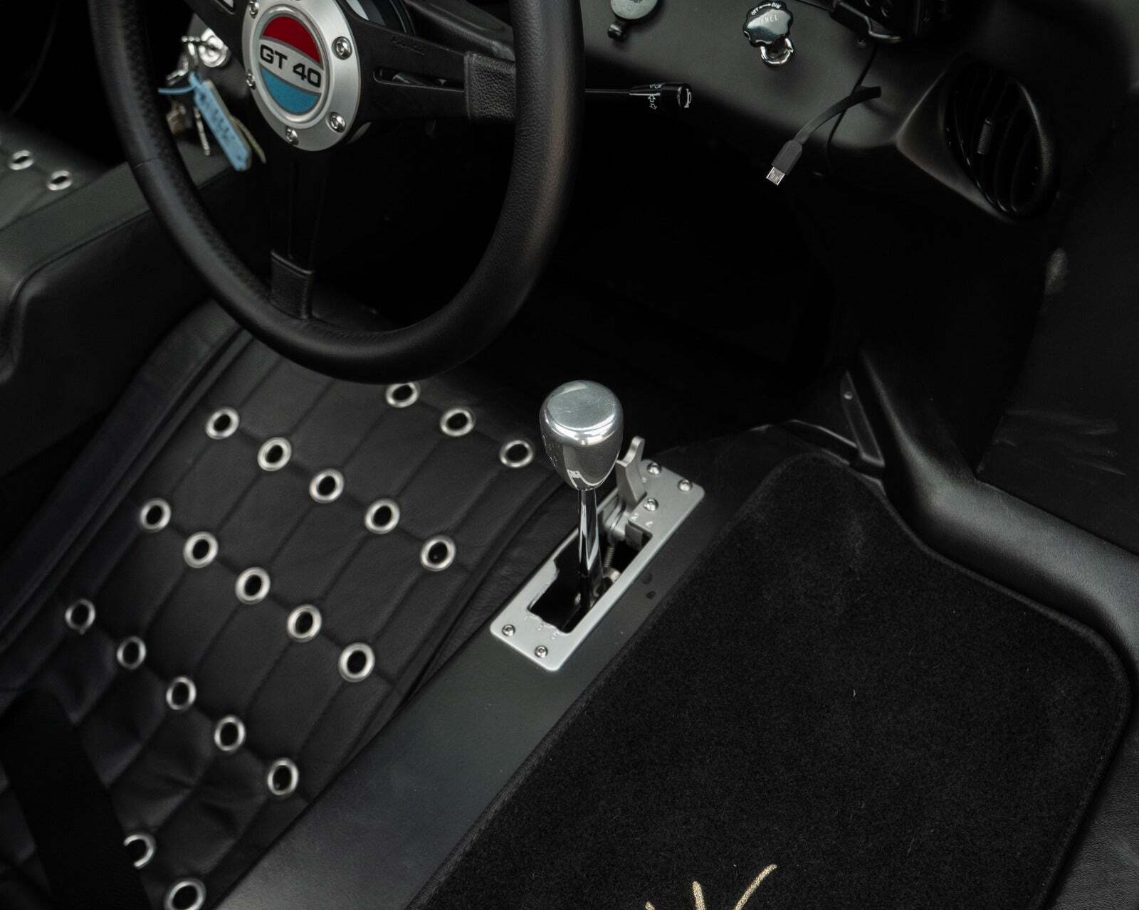 Sort Ford GT40 fra 1966 set indefra