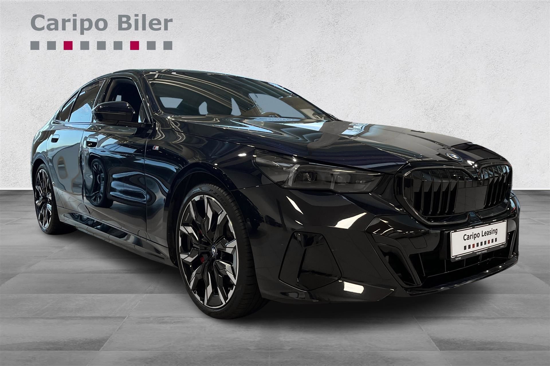 Sort BMW i5 fra 2024 set udefra