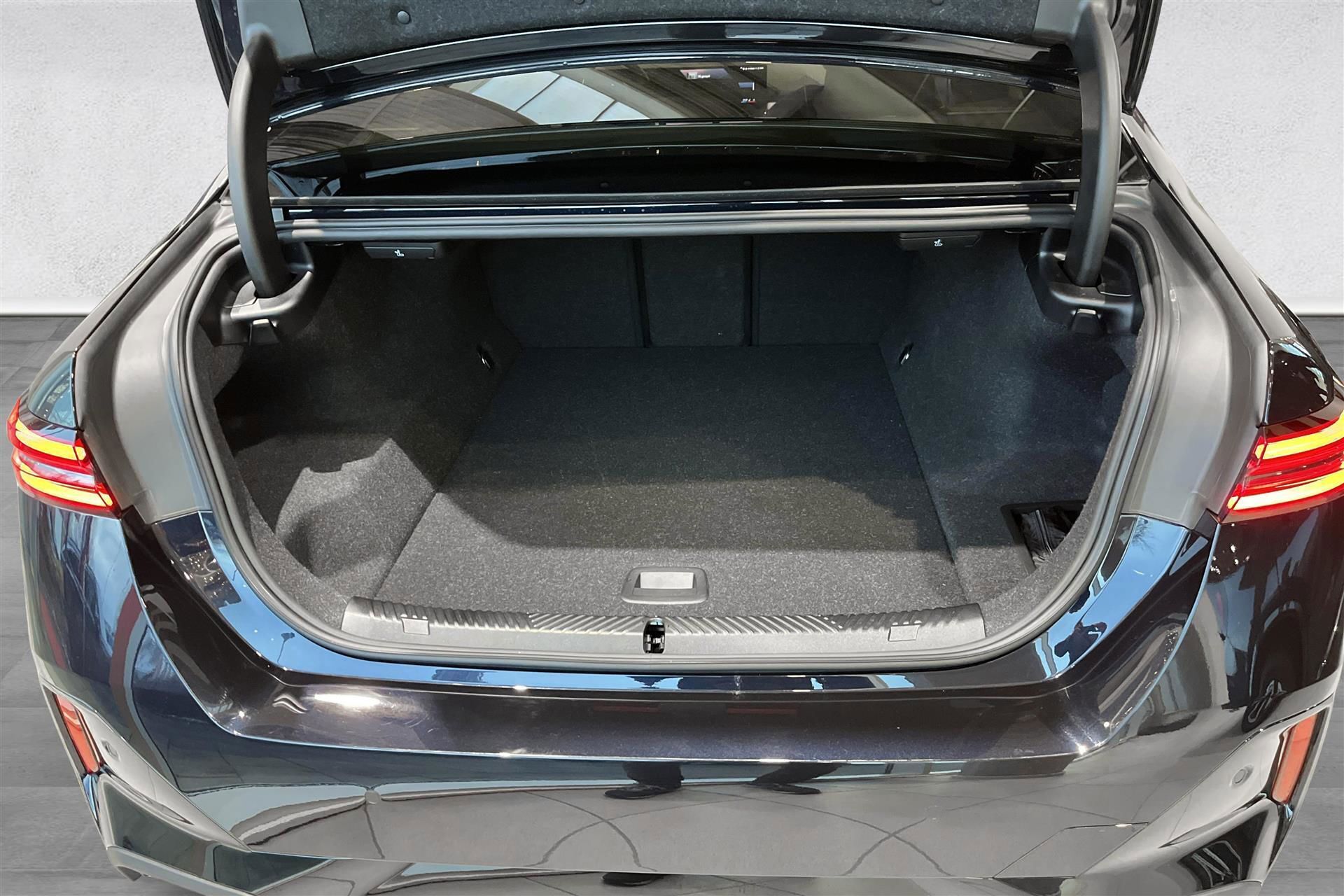 Sort BMW i5 fra 2024