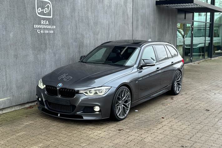 Sort BMW 330i fra 2019 set udefra