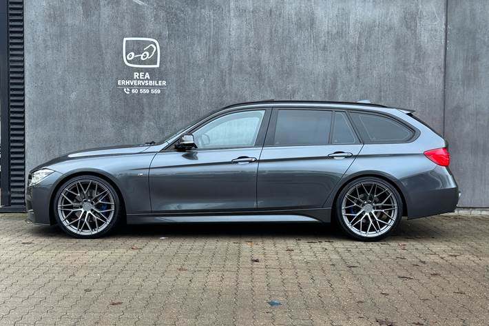Sort BMW 330i fra 2019