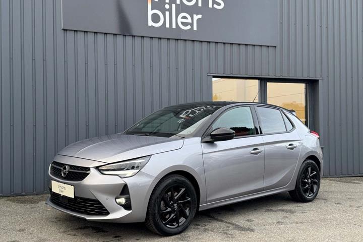 Grå Opel Corsa fra 2021 set udefra