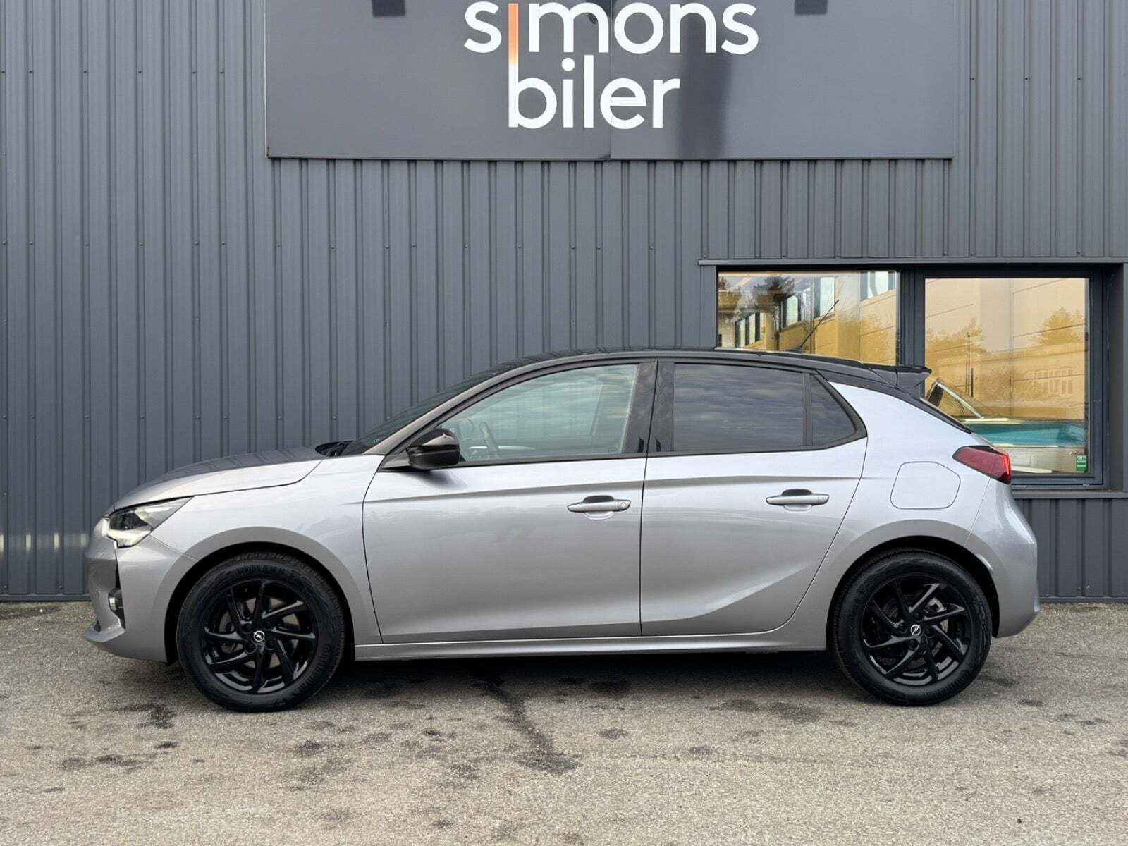 Grå Opel Corsa fra 2021