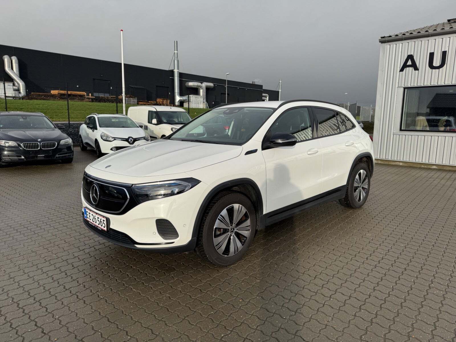 Hvid Mercedes EQA250 fra 2021