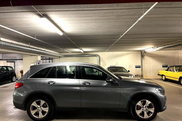 Grå Mercedes GLC250 d fra 2016