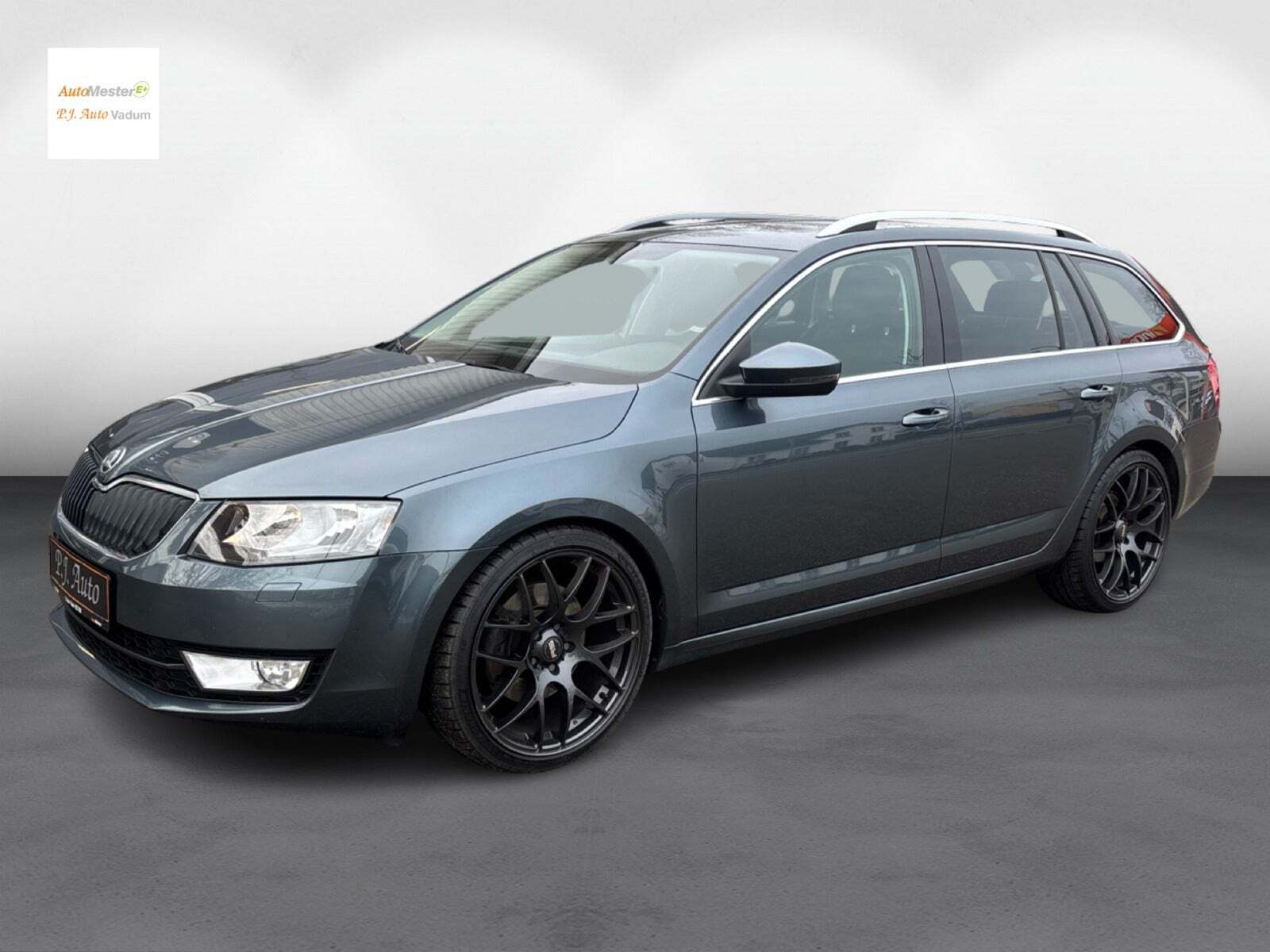 Grå Skoda Octavia fra 2016 set udefra